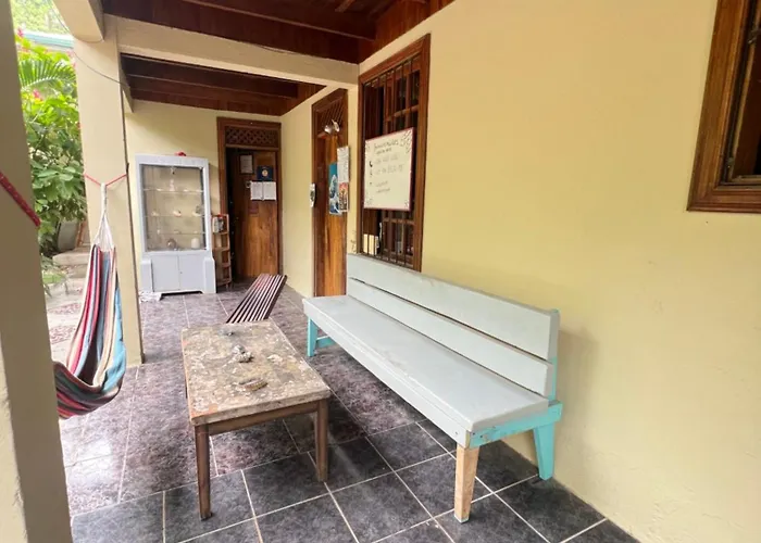 Woodstock Hostal *