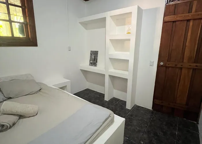 Hostal Woodstock *